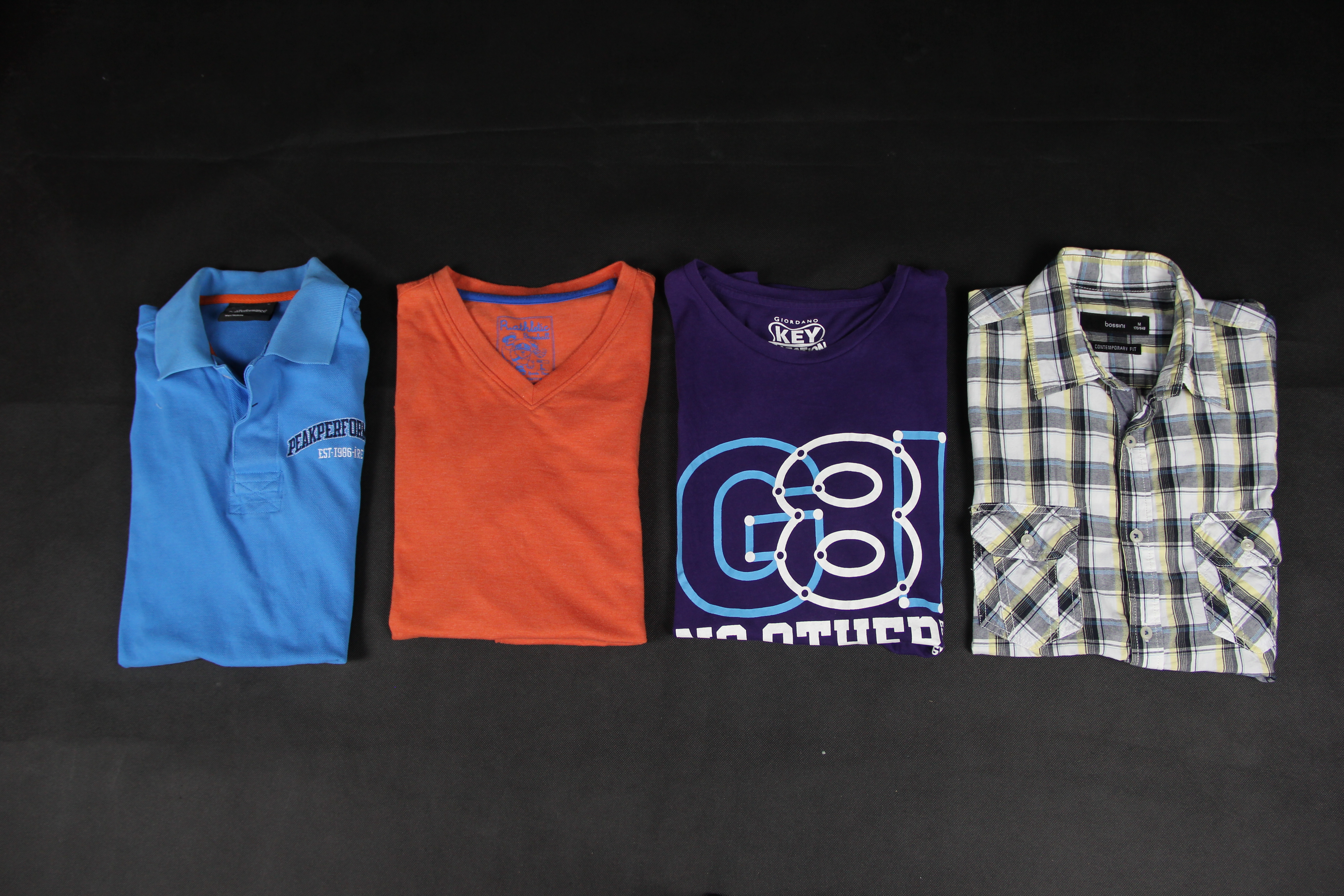 cách xếp áo thun và áo sơ mi bước 5