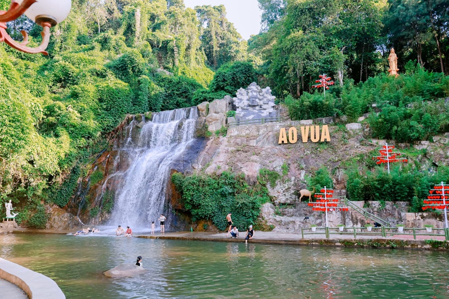 Kinh nghiệm đi du lịch Ao Vua từ A đến Z
