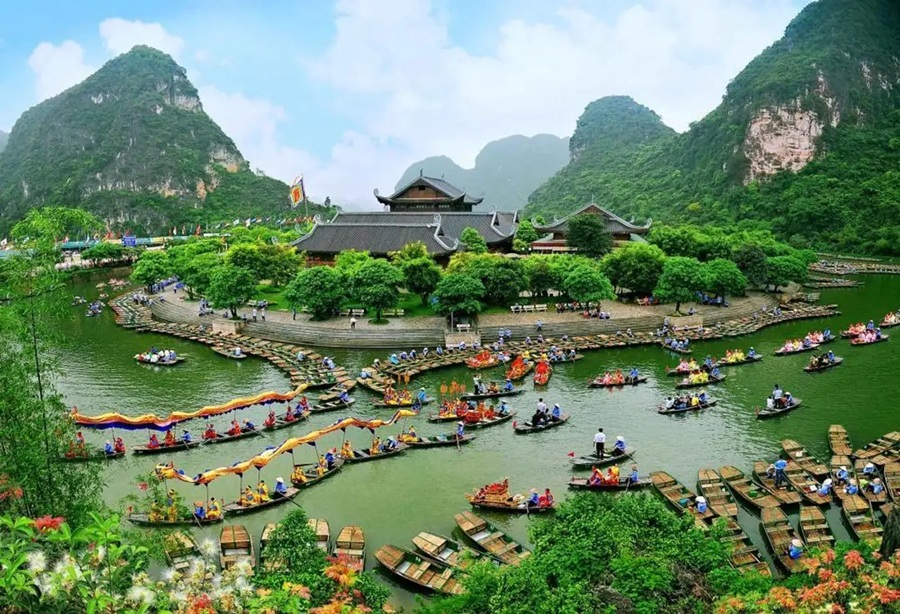 Khám Phá Ninh Bình: Cẩm Nang Du Lịch Từ A Đến Z Cho Mọi Đối Tượng