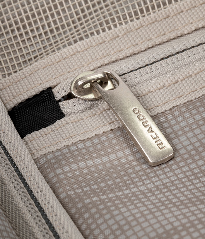 Vali Ricardo Palm Springs Front-Opening 2.0 Hs (21 Inch) - Onyx