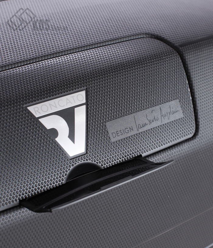 Vali Roncato Box Black with blue line 6 tấc
